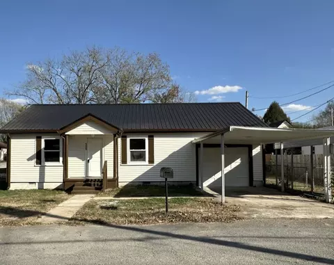 111 Johnson Ave, Centerville, TN 37033