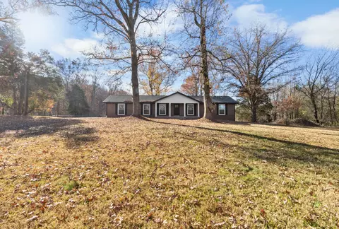 1888 Palmyra Rd, Palmyra, TN 37142