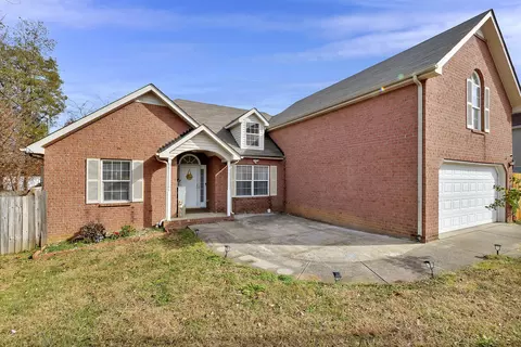 139 Mary Joe Martin Dr, La Vergne, TN 37086