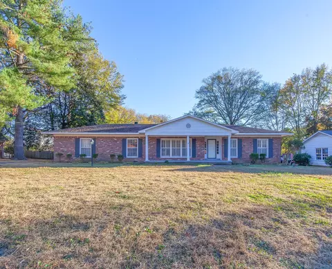 20 Greenway Dr, Jackson, TN 38305