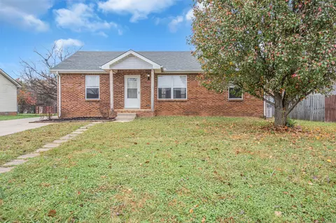 302 Alan Ct, Oak Grove, KY 42262