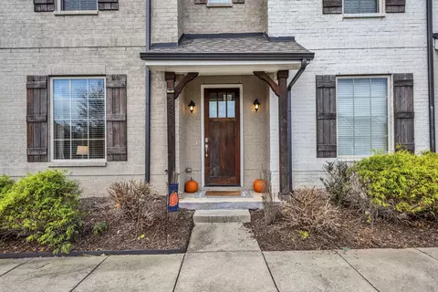 528 Harpeth Park Dr, Nashville, TN 37221