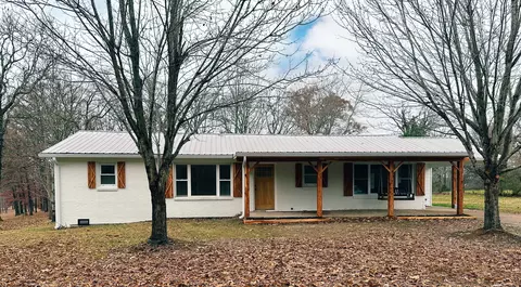 595 Eastview Rd, Camden, TN 38320