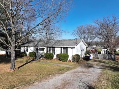 104 Highland Dr, White House, TN 37188