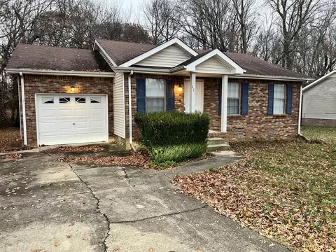 421 Donna Dr, Clarksville, TN 37042