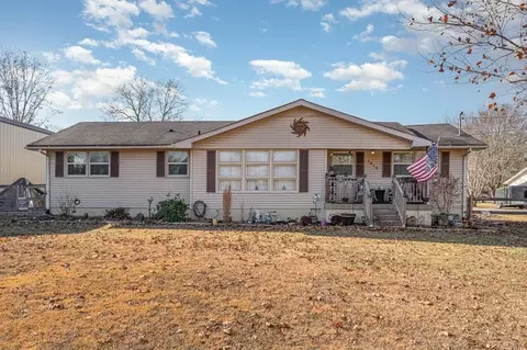 1010 Mooreland St NE, Belfast, TN 37019