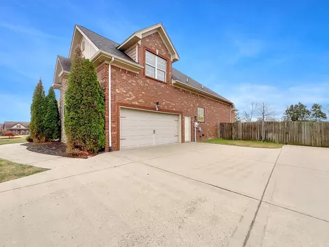 8209 Richpine Dr, Murfreesboro, TN 37128 photo 2