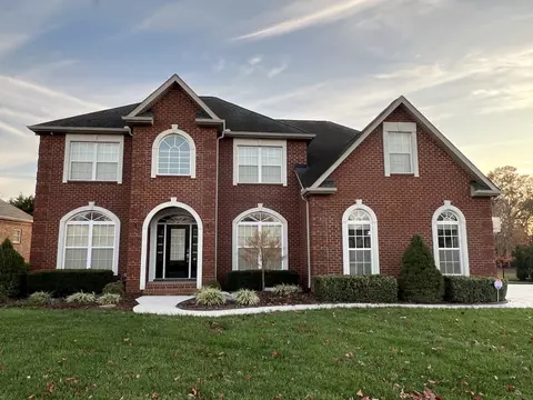 2220 Higgins Ln, Murfreesboro, TN 37130