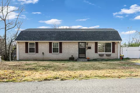 418 W Railroad St, Dickson, TN 37055