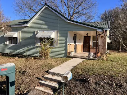 406 4th Ave SE, Winchester, TN 37398