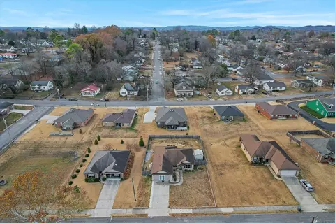 506 Lee Ave, Fayetteville, TN 37334