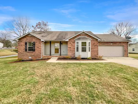 1901 Roscoe Dr, Clarksville, TN 37042