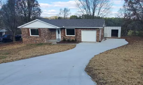 247 Meadow Dr, Gordonsville, TN 38563