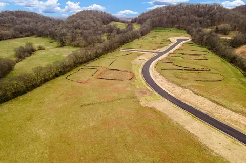 1924 Silver Fox Rd, Thompsons Station, TN 37179