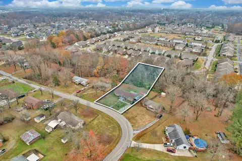 143 E Regent Dr, Clarksville, TN 37043