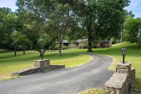 1312 Valley Trl, Whites Creek, TN 37189