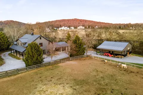 2806 Leonard Creek Ln, Arrington, TN 37014