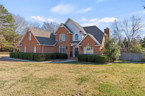304 Albemarle Dr, Tullahoma, TN 37388