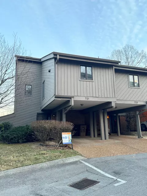 721 Harpeth Trace Dr, Nashville, TN 37221