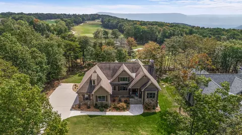 38 Hawthorne Ln, Rising Fawn, GA 30738