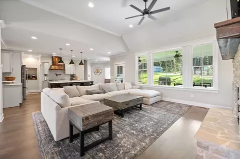 211 Murphy Ln, Lebanon, TN 37090