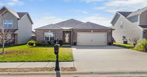 1208 Gentry Dr, Clarksville, TN 37043