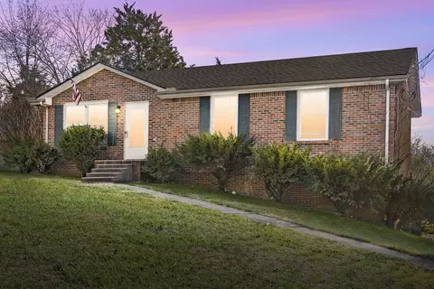 352 Greenleaf Ln, Clarksville, TN 37040
