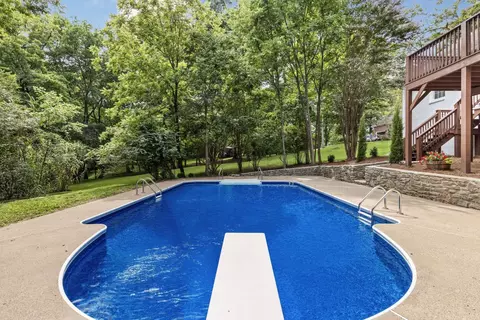 1104 Lochland Dr, Gallatin, TN 37066