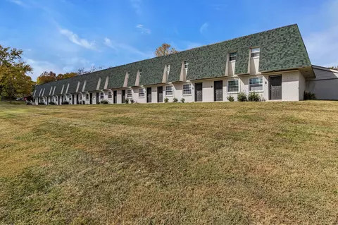 300 Spring St, Dickson, TN 37055 photo 2
