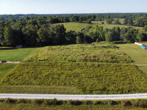 4 Hunters Ln, Westmoreland, TN 37186