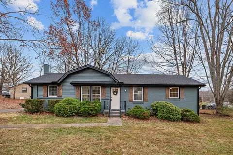 102 Hickory Dr, Dickson, TN 37055