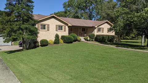 512 W Angela Cir, Goodlettsville, TN 37072