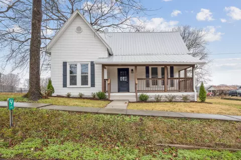 421 Center Ave, Dickson, TN 37055