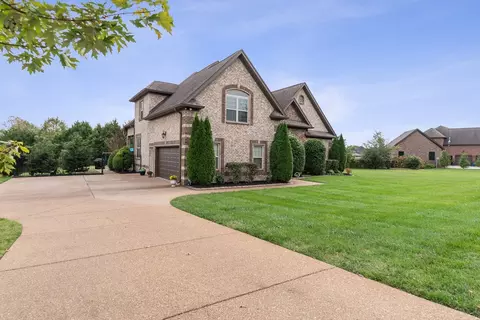111 Springfield Dr, Lebanon, TN 37087