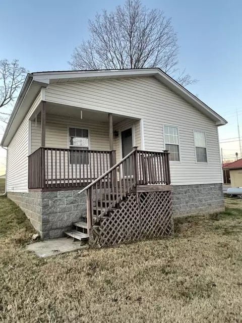 105 E Pond St, Adams, TN 37010