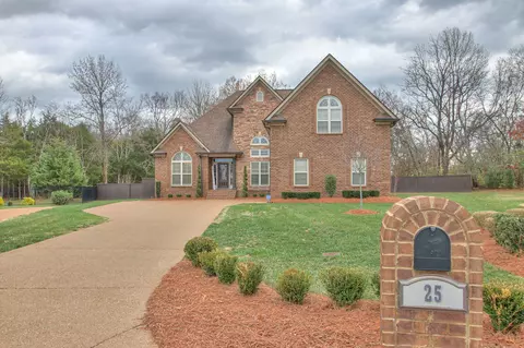 25 Colchester Pt, Lebanon, TN 37087