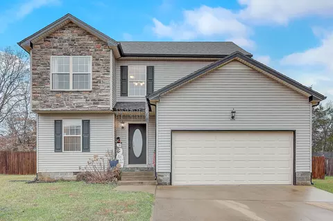 1104 Freedom Dr, Clarksville, TN 37042