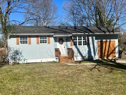 423 Oakwood Rd, Tullahoma, TN 37388