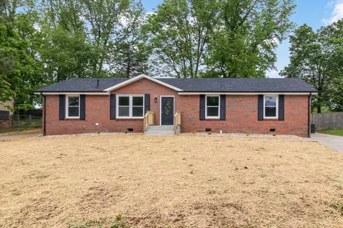 351 Greenleaf Ln, Clarksville, TN 37040