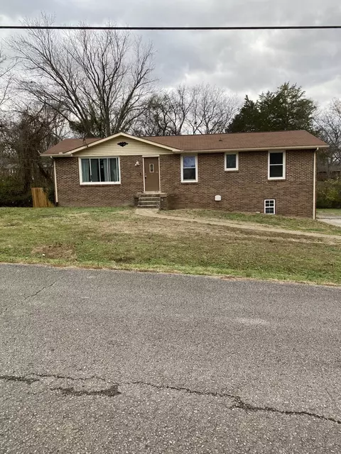 141 La Plaza Dr, Hendersonville, TN 37075