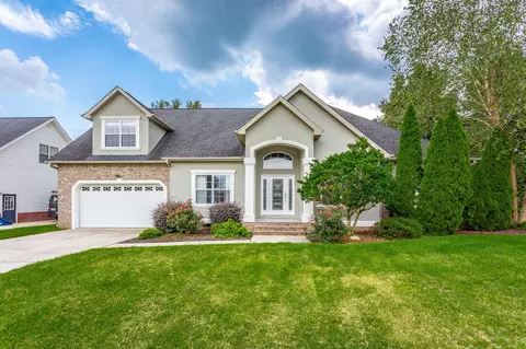 8628 Streamside Dr, Ooltewah, TN 37363