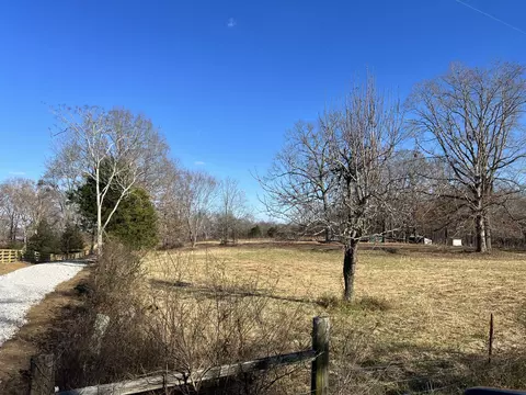 4295 Gourdneck Rd NW, Tullahoma, TN 37388