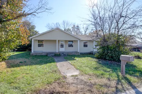 131 Henson Dr, Hopkinsville, KY 42240