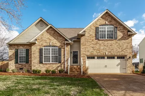 131 Grove Ln S, Hendersonville, TN 37075