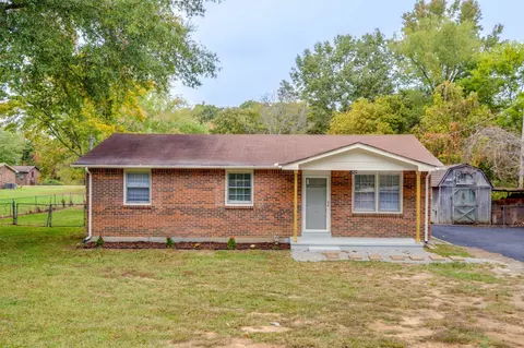 120 W Piney Rd, Dickson, TN 37055