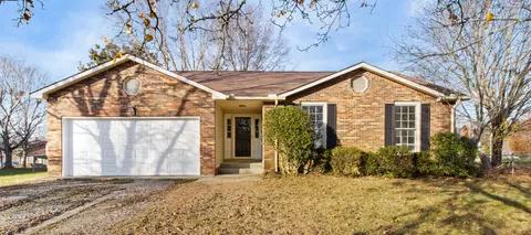 425 Bluff Dr, Clarksville, TN 37043
