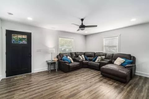 Living - 424 19th Ave W, Springfield, TN 37172 photo 3 of 4