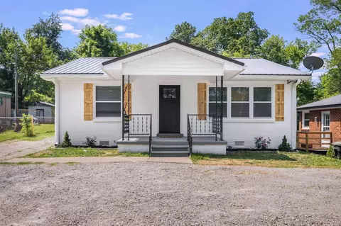 Exterior - 424 19th Ave W, Springfield, TN 37172 photo 3 of 13