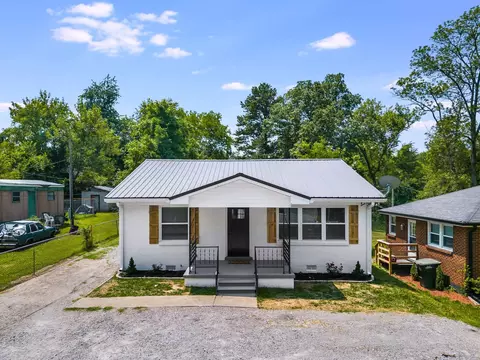Exterior - 424 19th Ave W, Springfield, TN 37172 photo 2 of 13