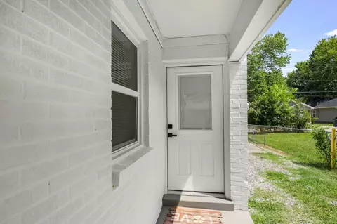 Exterior - 424 19th Ave W, Springfield, TN 37172 photo 5 of 13